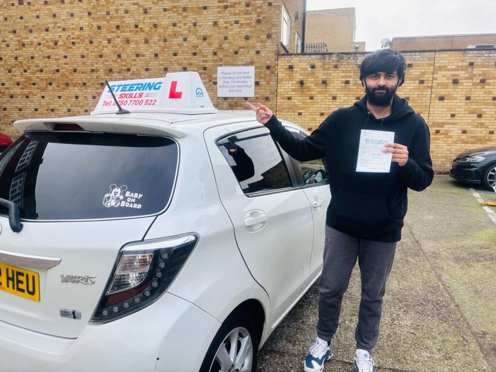 How to Choose the Best Driving School in London